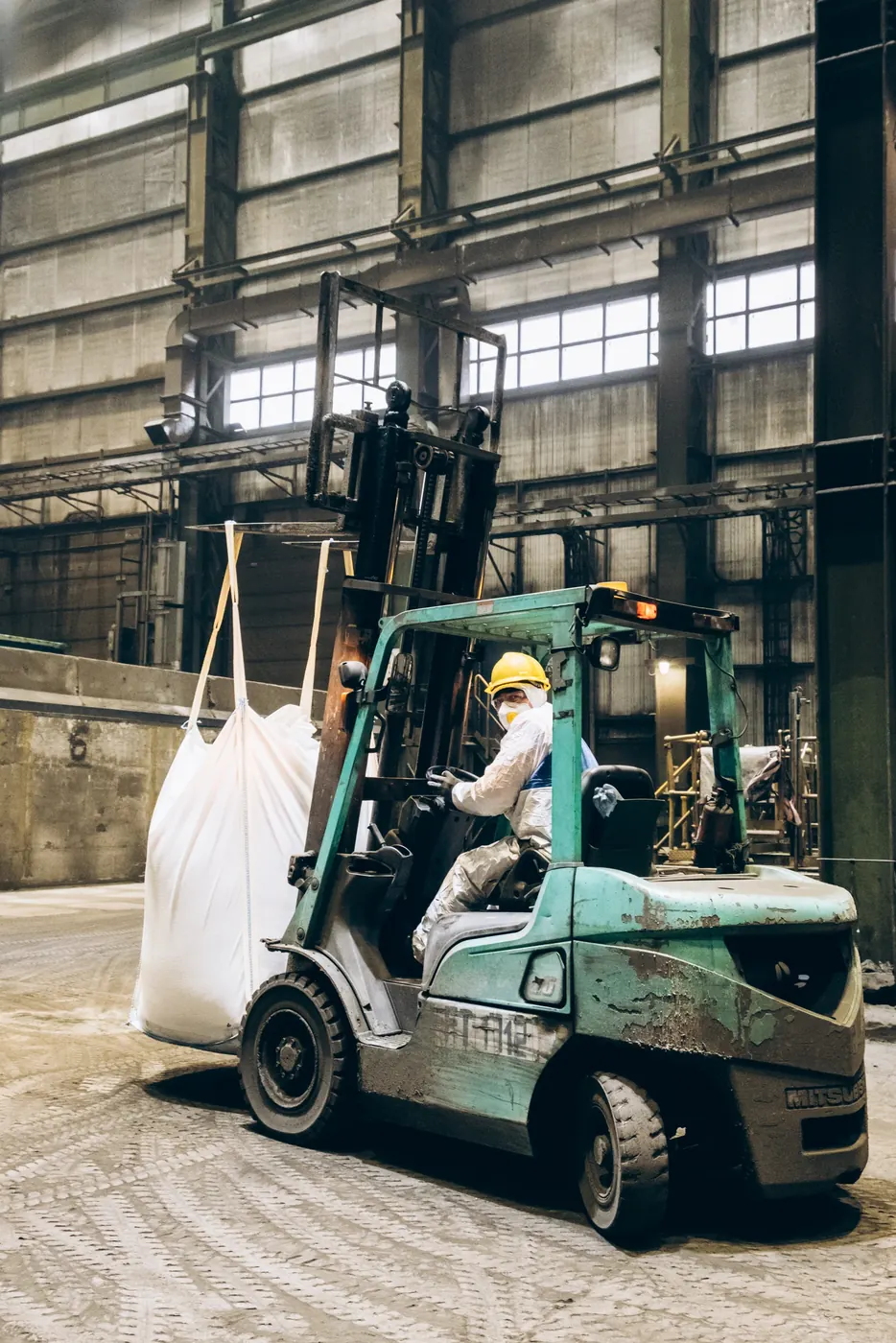Forklift carrying a bulk bag through a plant hall